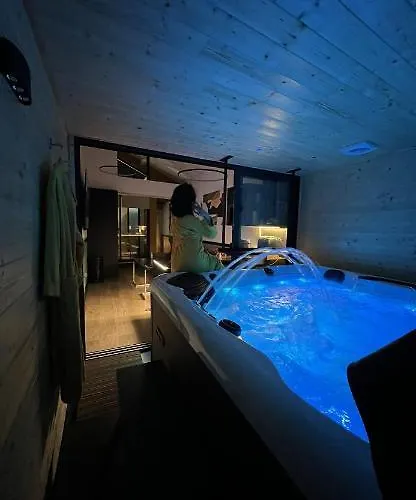 Les Suites De Stanislas Jacuzzi & Spa