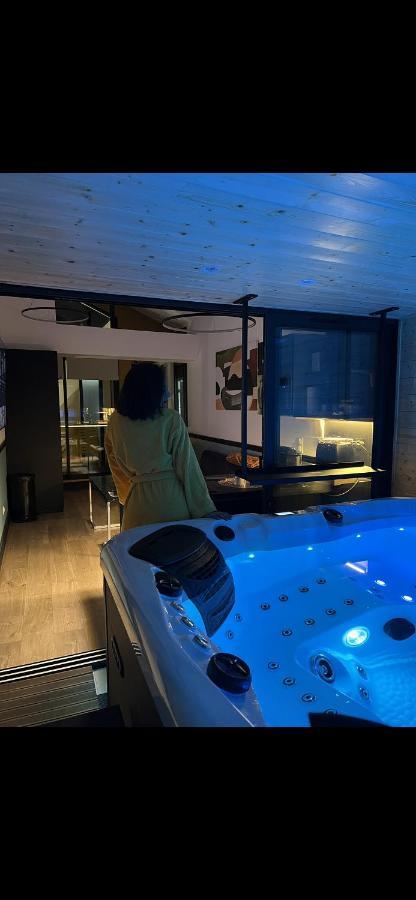 Les De Stanislas Jacuzzi & *